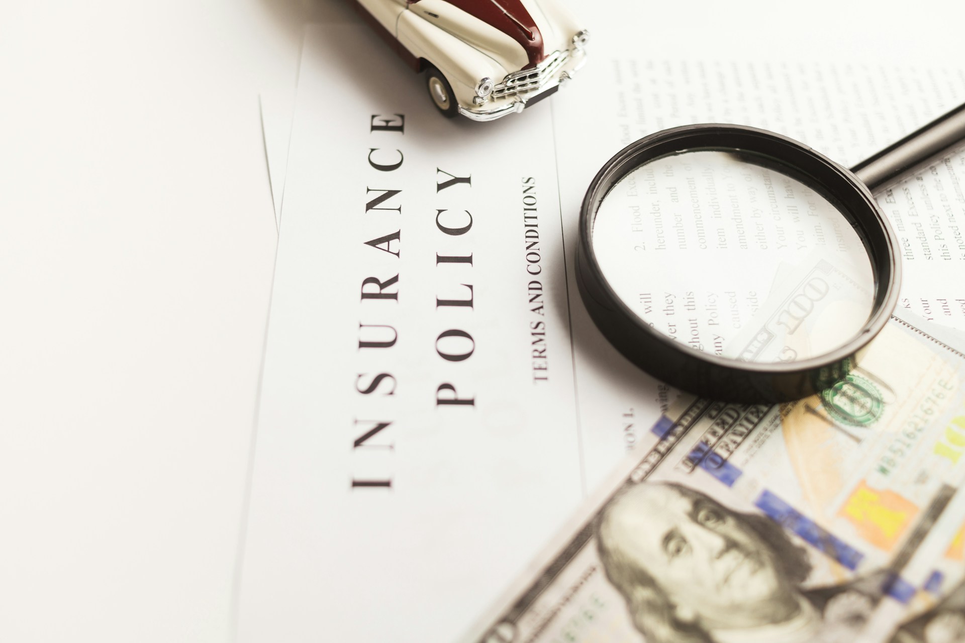 Navigating Your Car Accident Insurance Claim with a Phoenix Lawyer’s Expertise