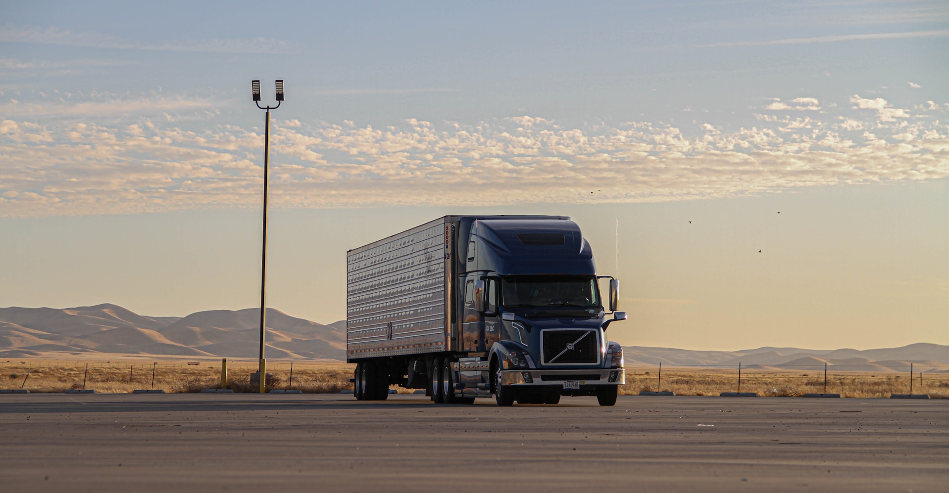 The Role of a Tractor Trailer Accident Lawyer in Phoenix: What You Need to Know