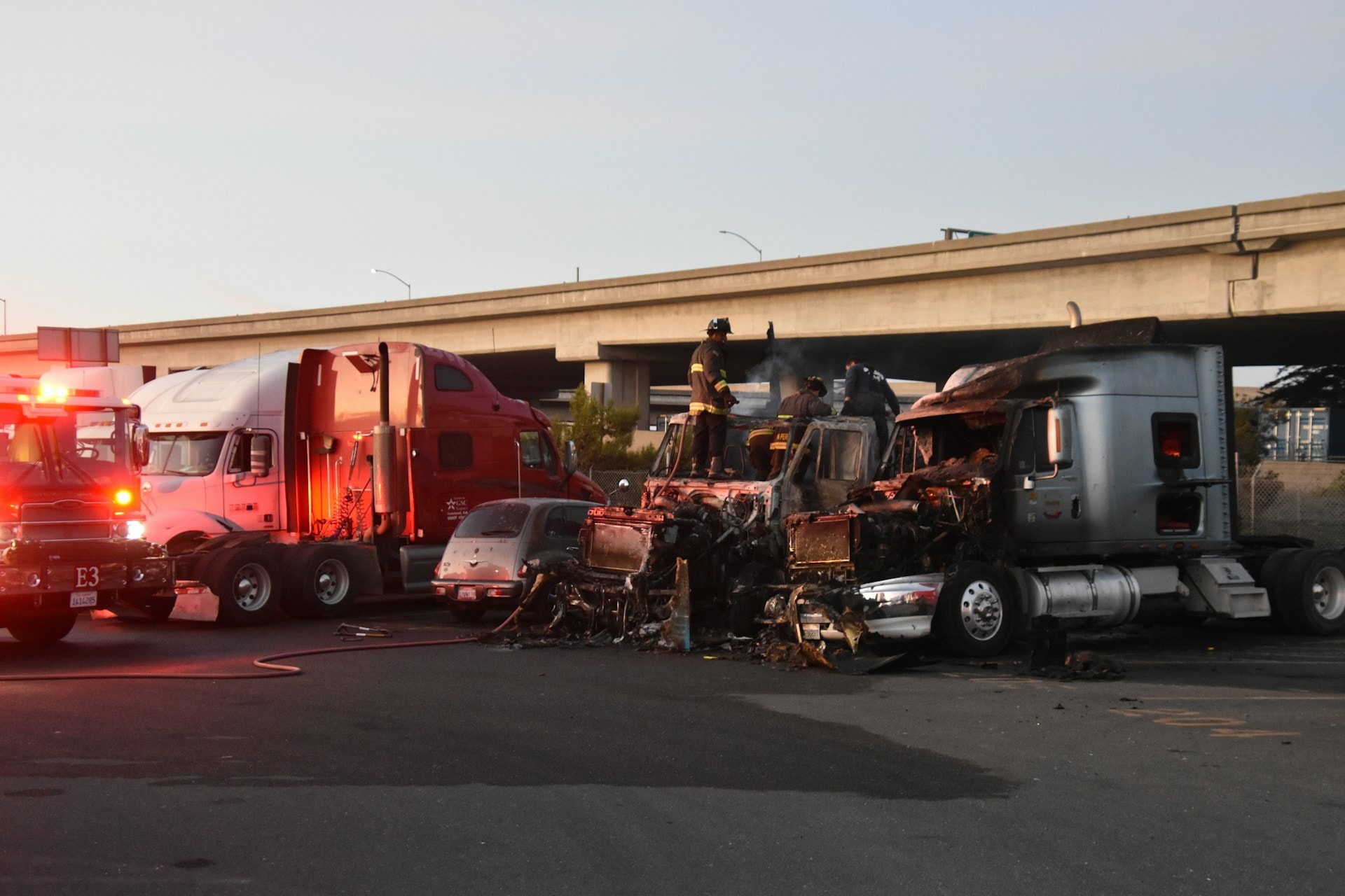 How a Truck Crash Lawyer in Arizona Investigates Serious Accidents